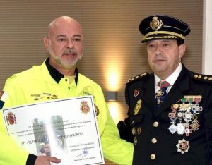 Reconocimiento de la Policía Nacional de Cuenca al enfermero Francisco José Cano Muñoz